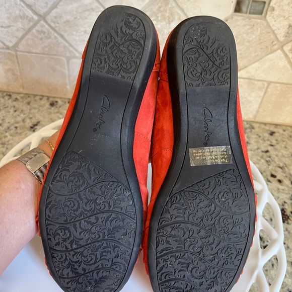 Clarks Bendables Deep Orange Rust Suede Leather Flats EUC - Picture 9 of 16
